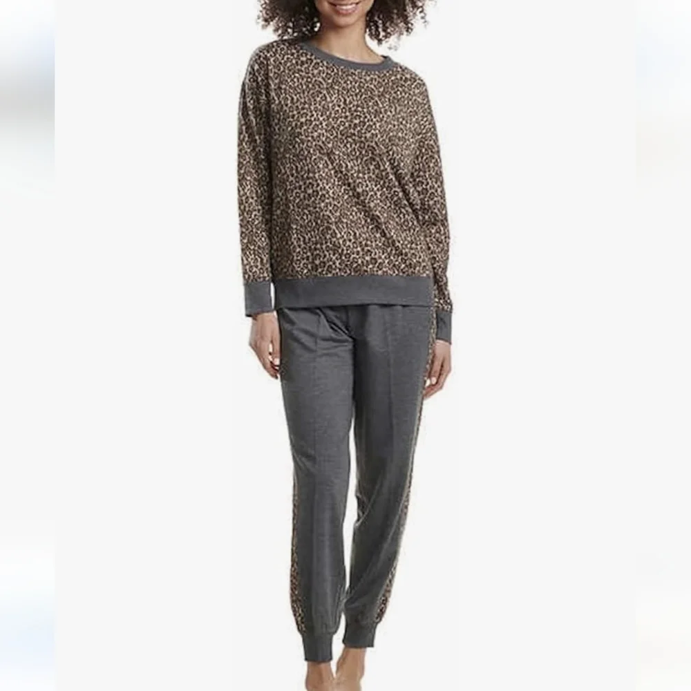 Splendid 2-Piece Leopard Pajama Set Long Sleeve Crewneck Top Joggers Size XS